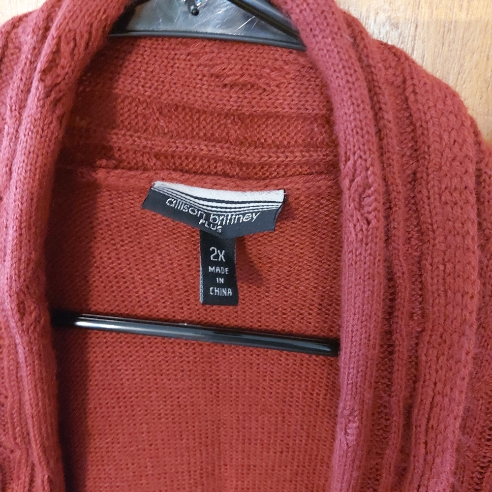 Beautiful sweater - Picture 2 of 3